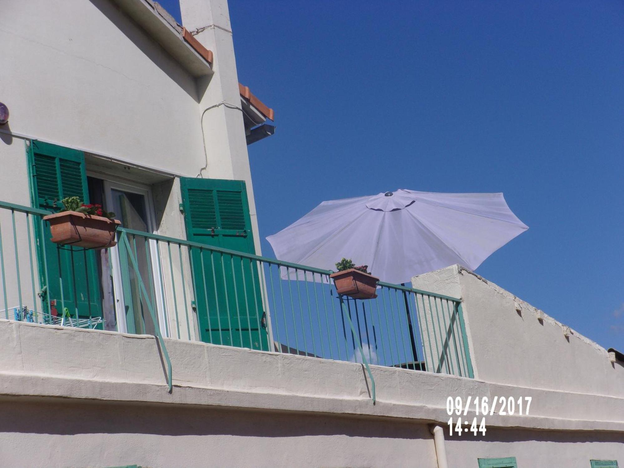 Stud Terras Ville Corniche 2 Pers Stat Gratuit Rue Modif Suivt Possib Et Accord Exclusif 마르세유 외부 사진